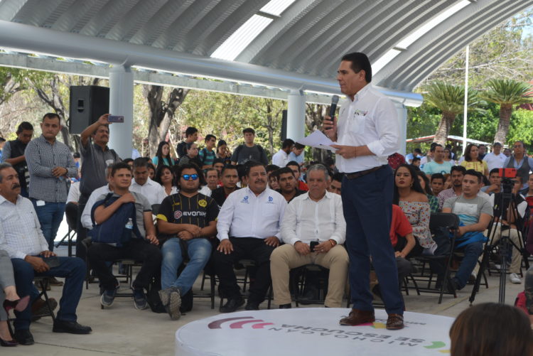 GOBERNADOR DE MICHOACÁN, INAUGURA TECHUMBRE EN EL ITSA