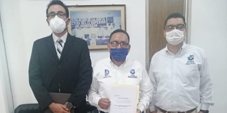 Se entrega el nombramiento al nuevo director del ITSA.