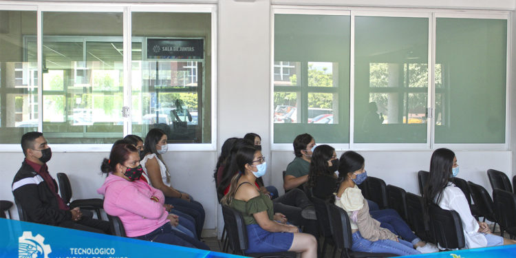 Estudiantes de Ing. Bioquímica visitaron el Departamento de Medio Ambiente y Energía del Centro de Investigación y Materiales Avanzados, S. C.
