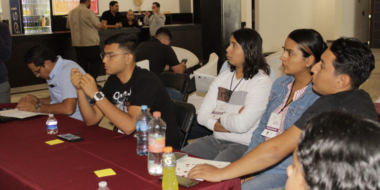 Alumnos de Ingeniería Civil participaron en la consulta ciudadana sobre la ley de movilidad en Michoacán