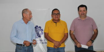 Director General del TecNM Campus Apatzingán entrega importantes apoyos a destacados académicos